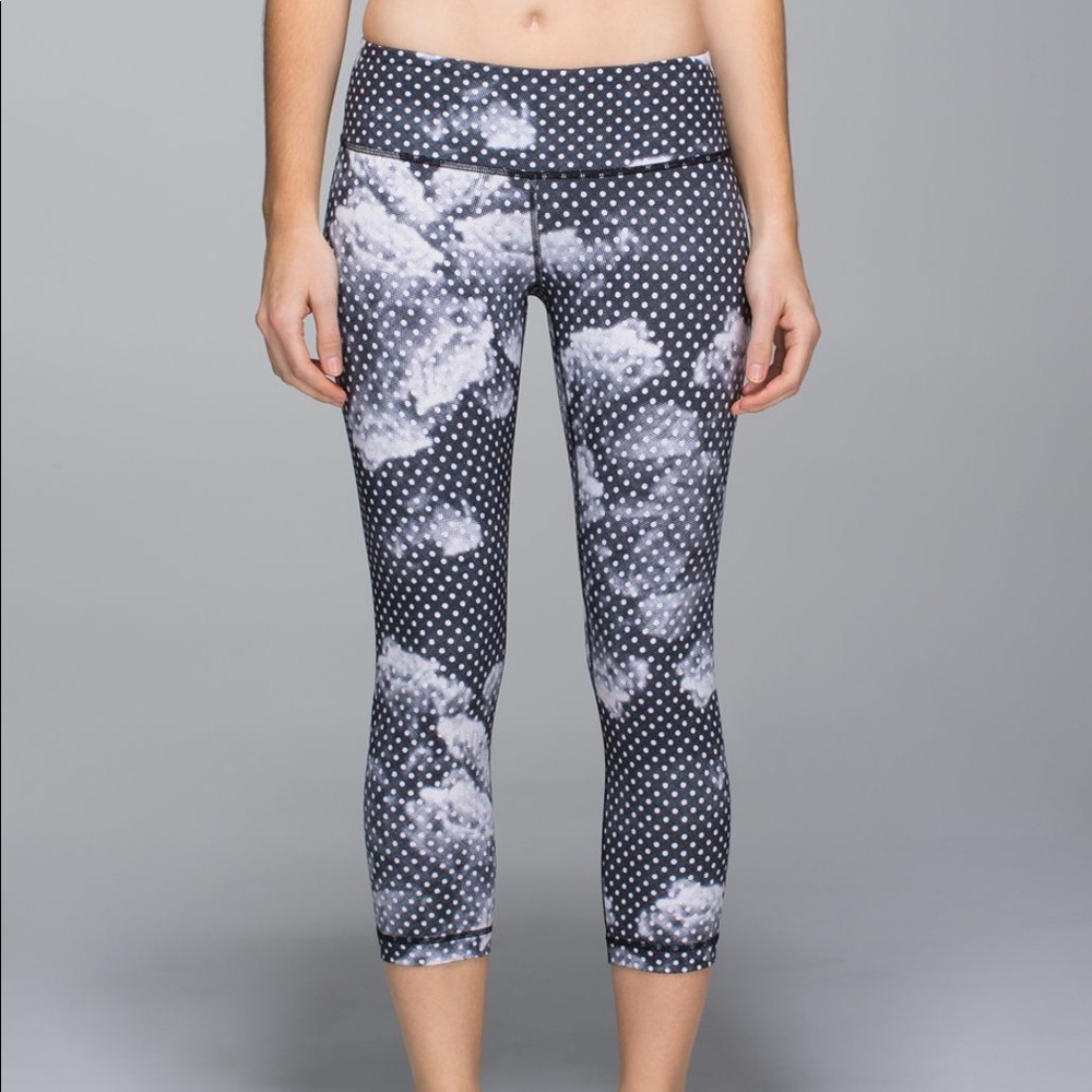 Lululemon Dottie dream rose winder under crop